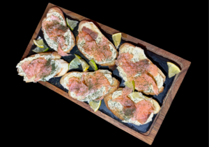 Brusketi sa dimljenim lososom